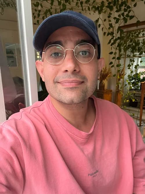 Shahab “Shamir” Mirsadri, inventor of Vibro Yoga